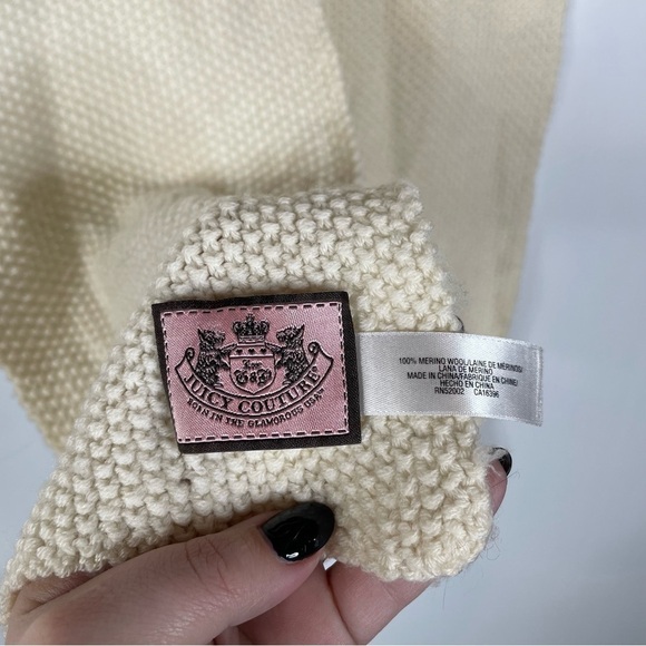 Y2K Vintage Juicy Couture Merino Wool Cream Scarf with Button and Pocket Details - Picture 4 of 6